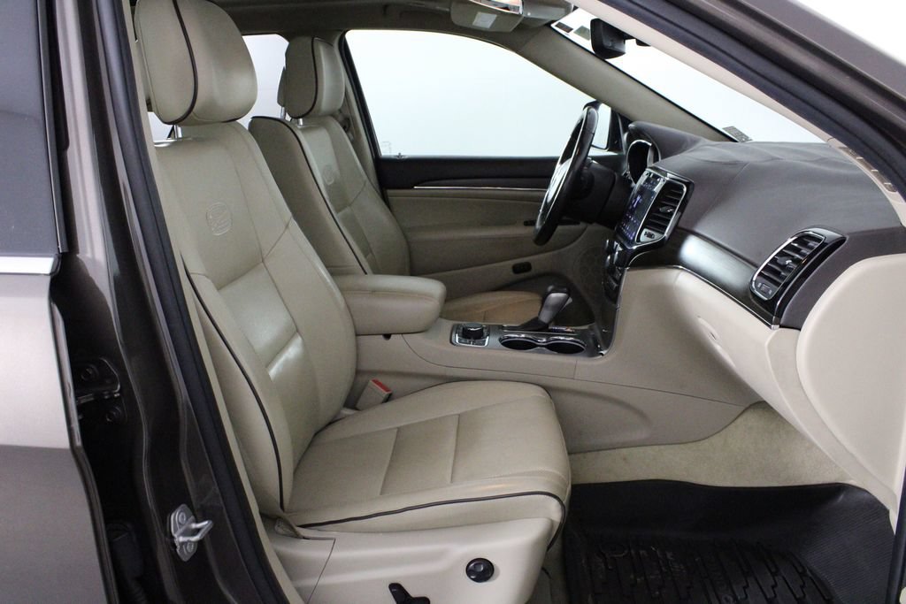 Used 2021 Jeep Grand Cherokee Overland AWD/4WD image 18