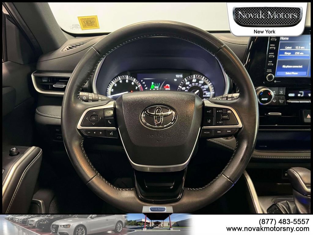 Used 2022 Toyota Highlander XSE image 16