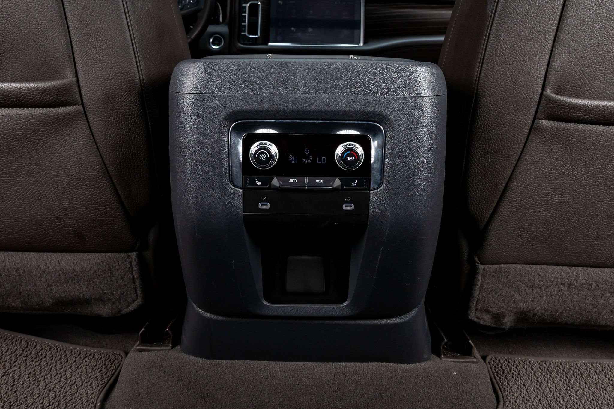 Used 2024 GMC Yukon Denali AWD/4WD image 34