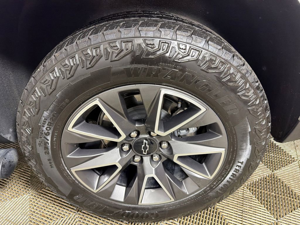 Used 2024 Chevrolet Tahoe Z71 w/ Luxury Package AWD/4WD image 21