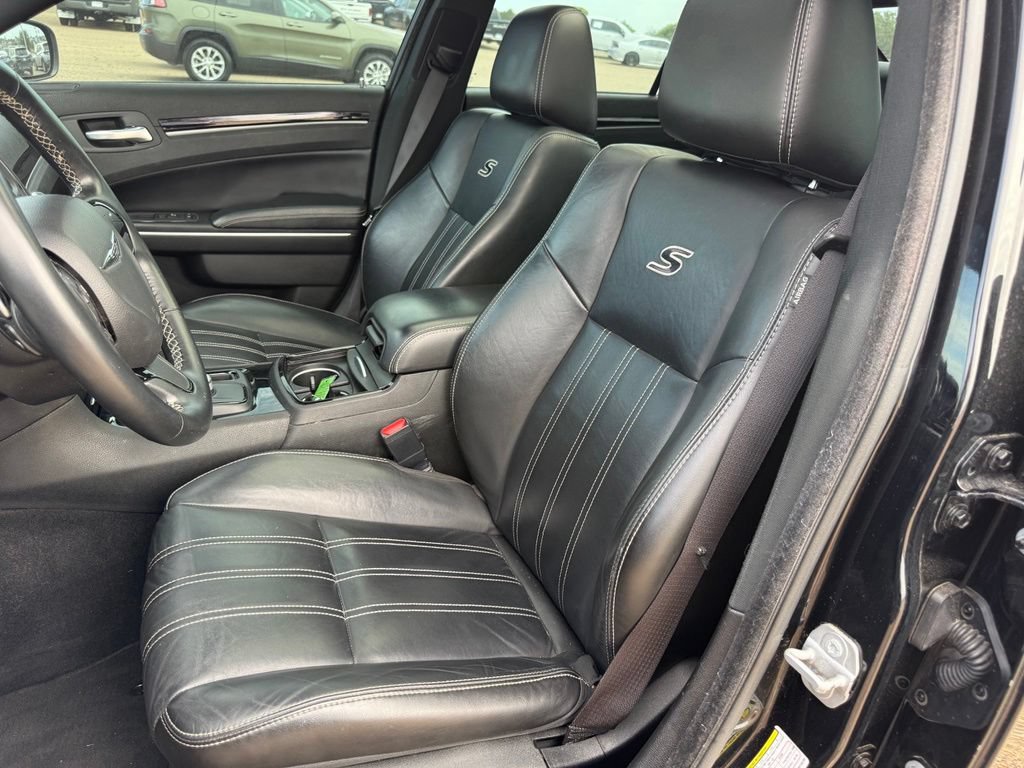 Used 2022 Chrysler 300 S RWD image 28
