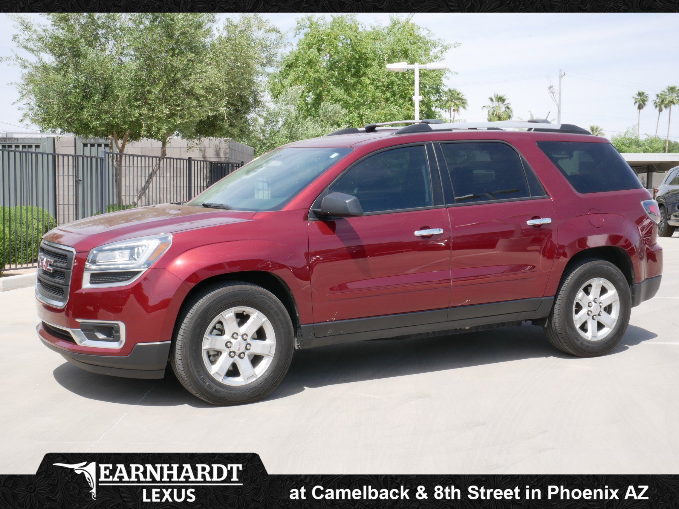 Used 2016 GMC Acadia SLE image 1