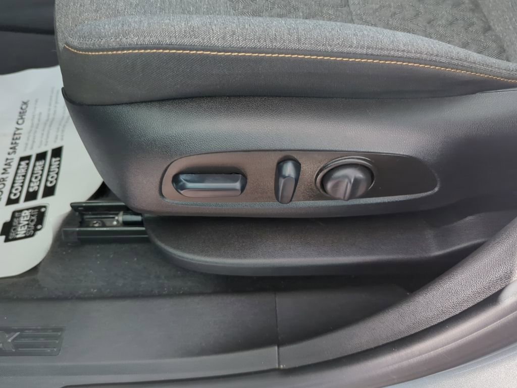 Used 2023 Chevrolet Equinox LT FWD image 12