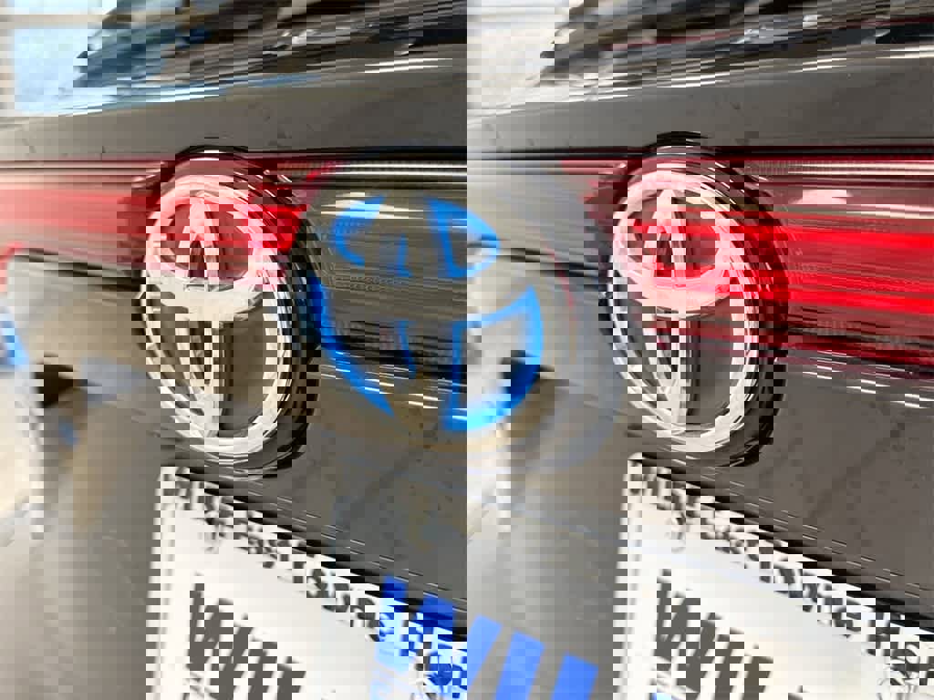 Used 2021 Toyota Venza XLE w/ Softex Package image 12