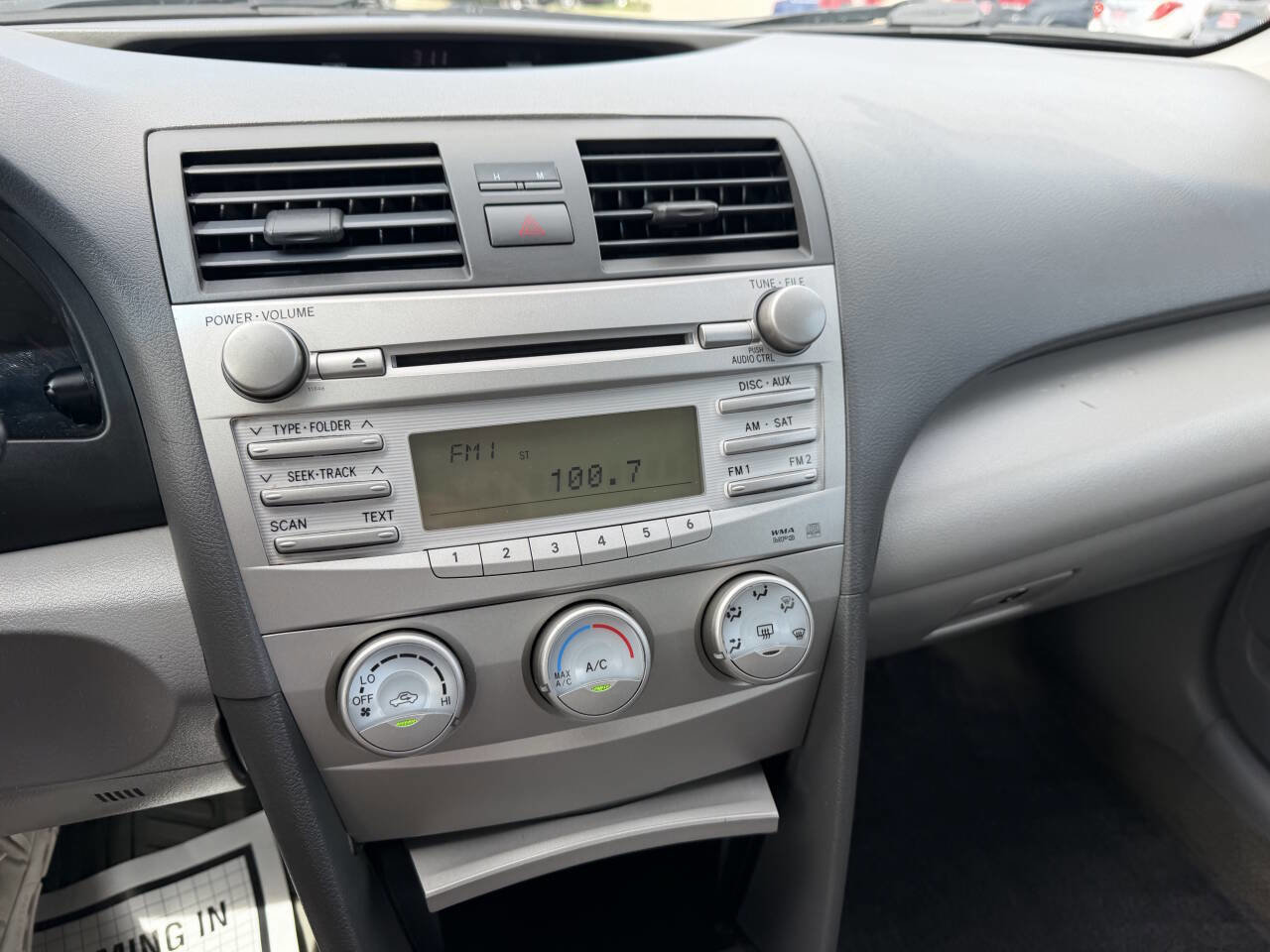 Used 2010 Toyota Camry LE image 23