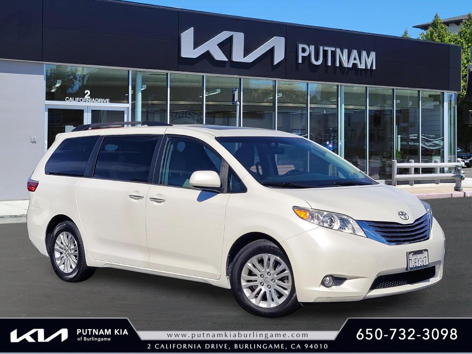 Used 2015 Toyota Sienna XLE w/ XLE Navigation Package FWD image 1