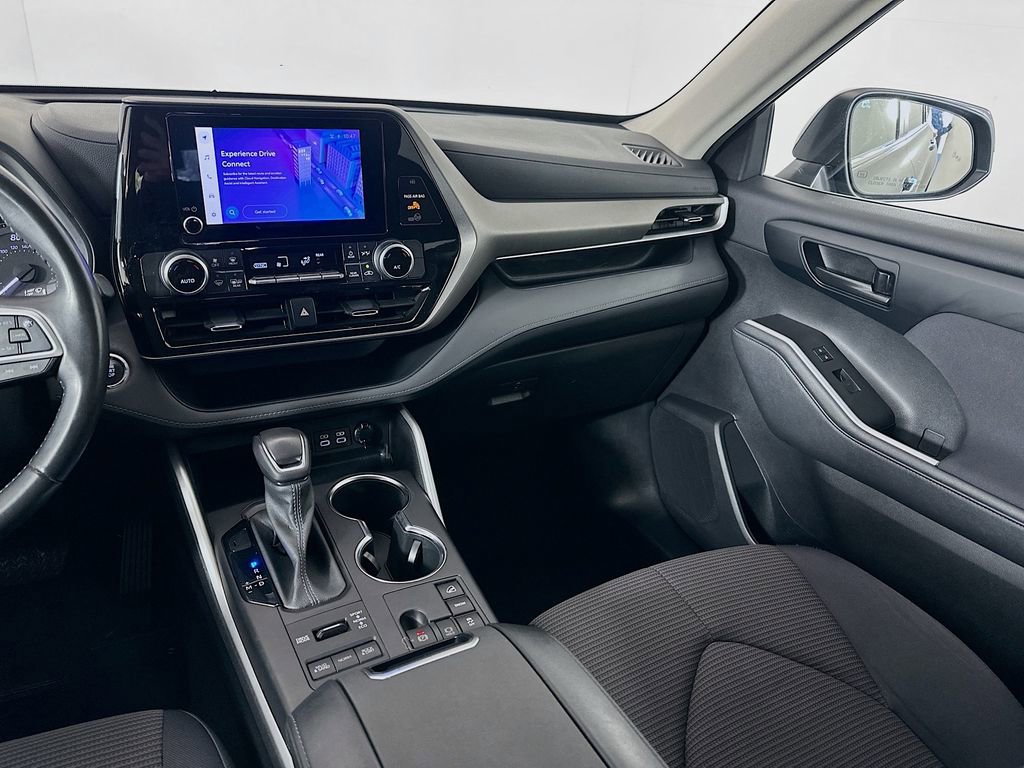 Used 2023 Toyota Highlander LE image 23