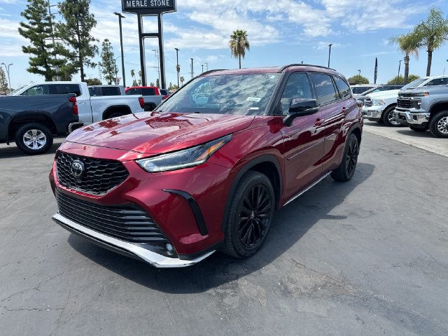 Used 2023 Toyota Highlander XSE FWD image 3