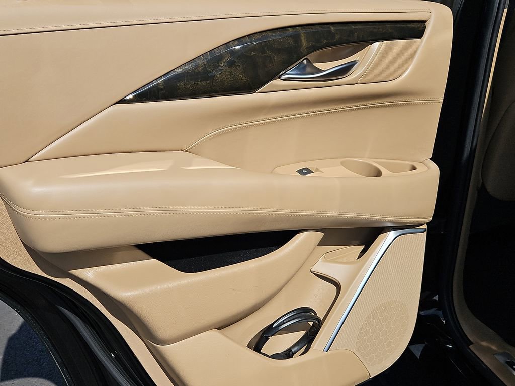 Used 2020 Cadillac Escalade Platinum AWD/4WD image 17