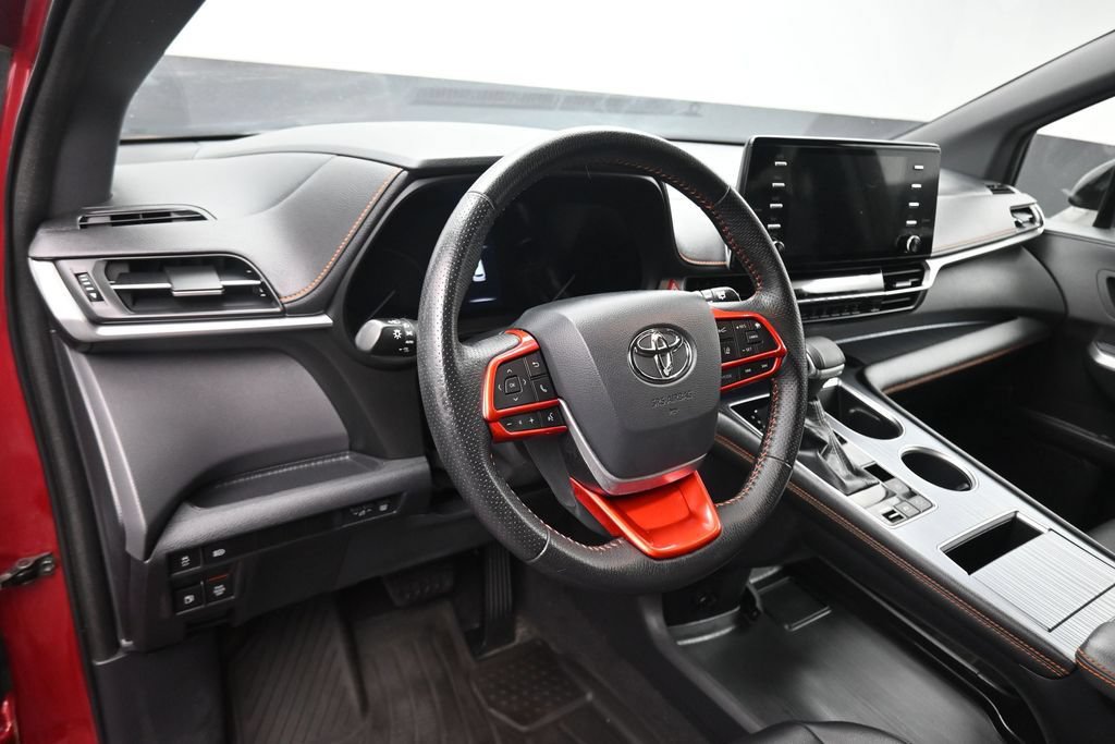 Used 2021 Toyota Sienna XSE FWD image 13
