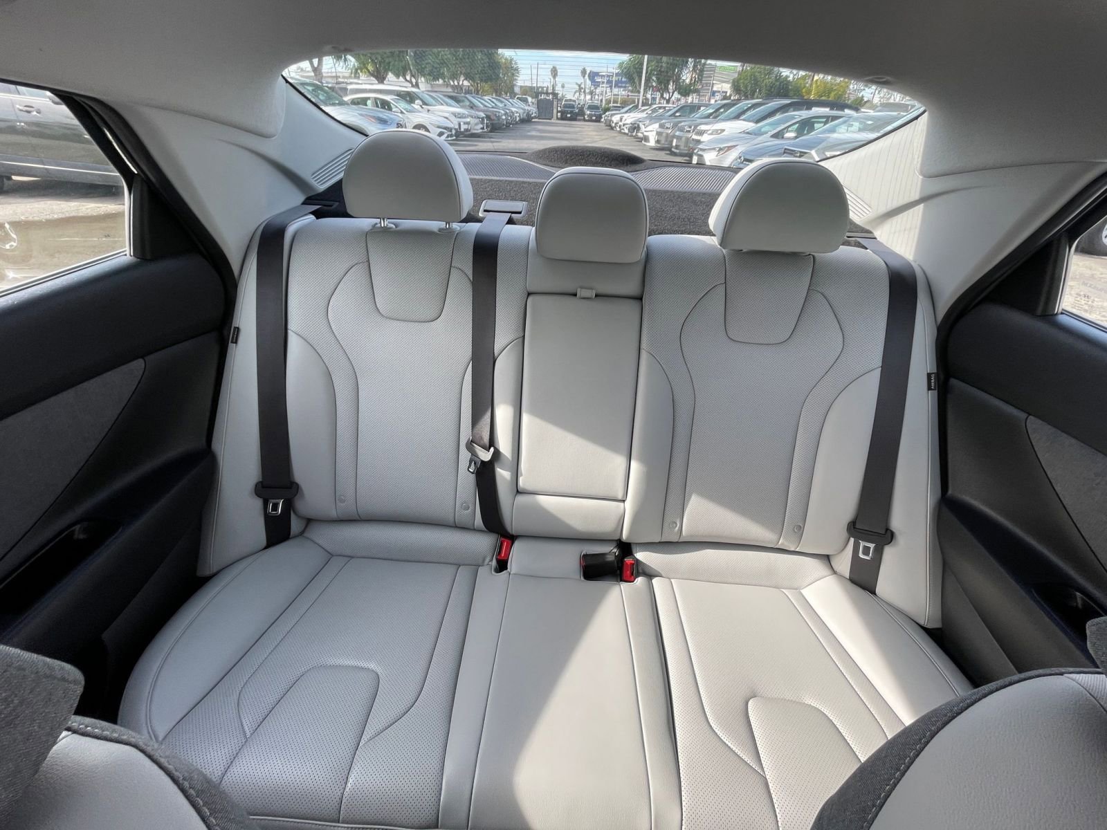 Used 2025 Hyundai Elantra Limited image 38