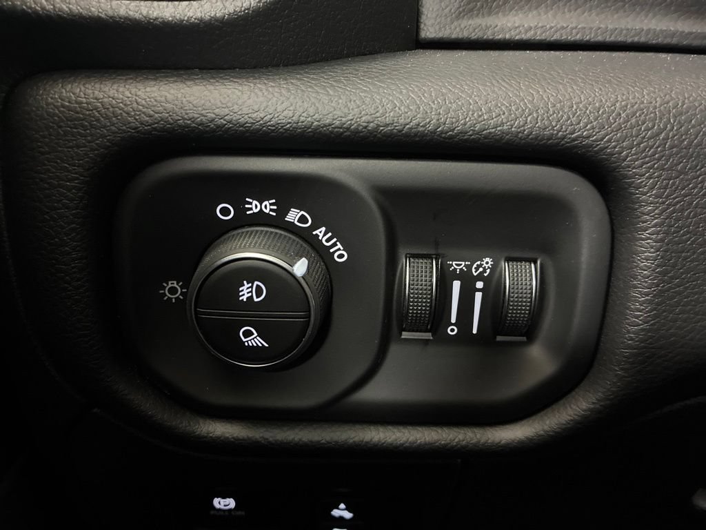 Used 2026 RAM 1500 Laramie AWD/4WD image 13
