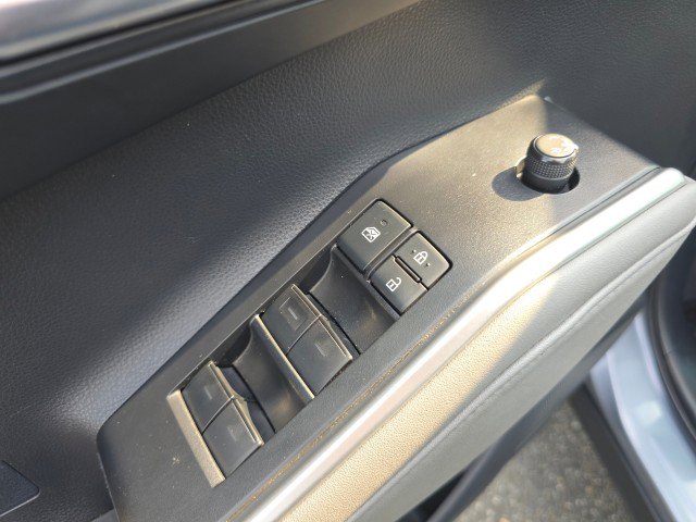 Used 2021 Toyota Highlander XLE image 26