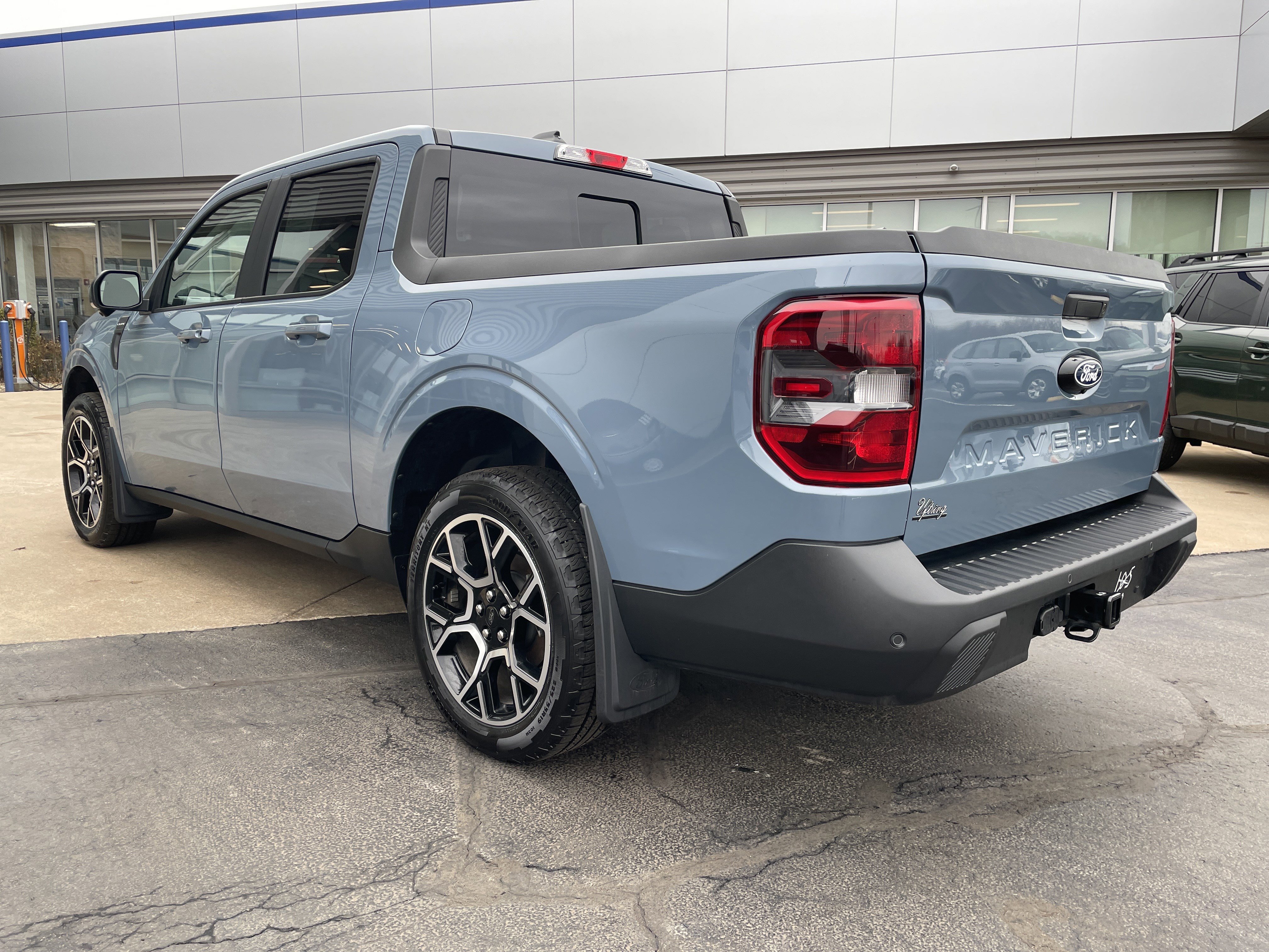 Used 2025 Ford Maverick Lariat w/ 4K Tow Package image 3