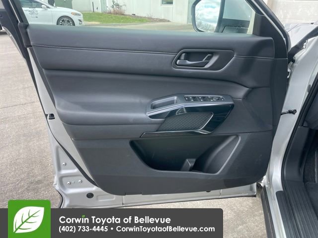 Used 2024 Nissan Pathfinder SV image 10