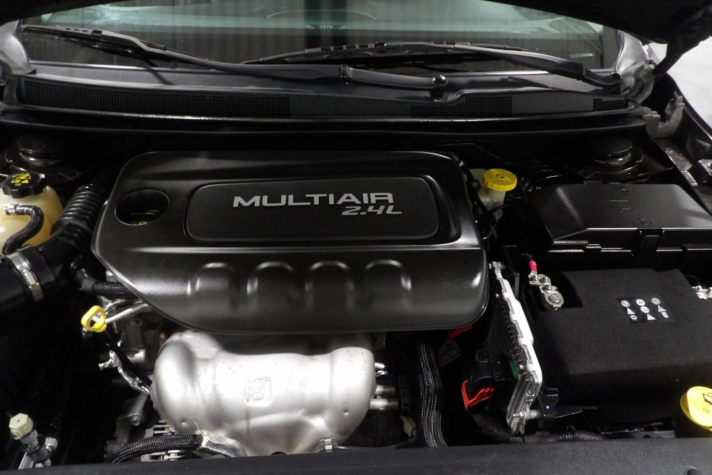 Used 2015 Chrysler 200 C w/ Navigation & Sound Group I image 20