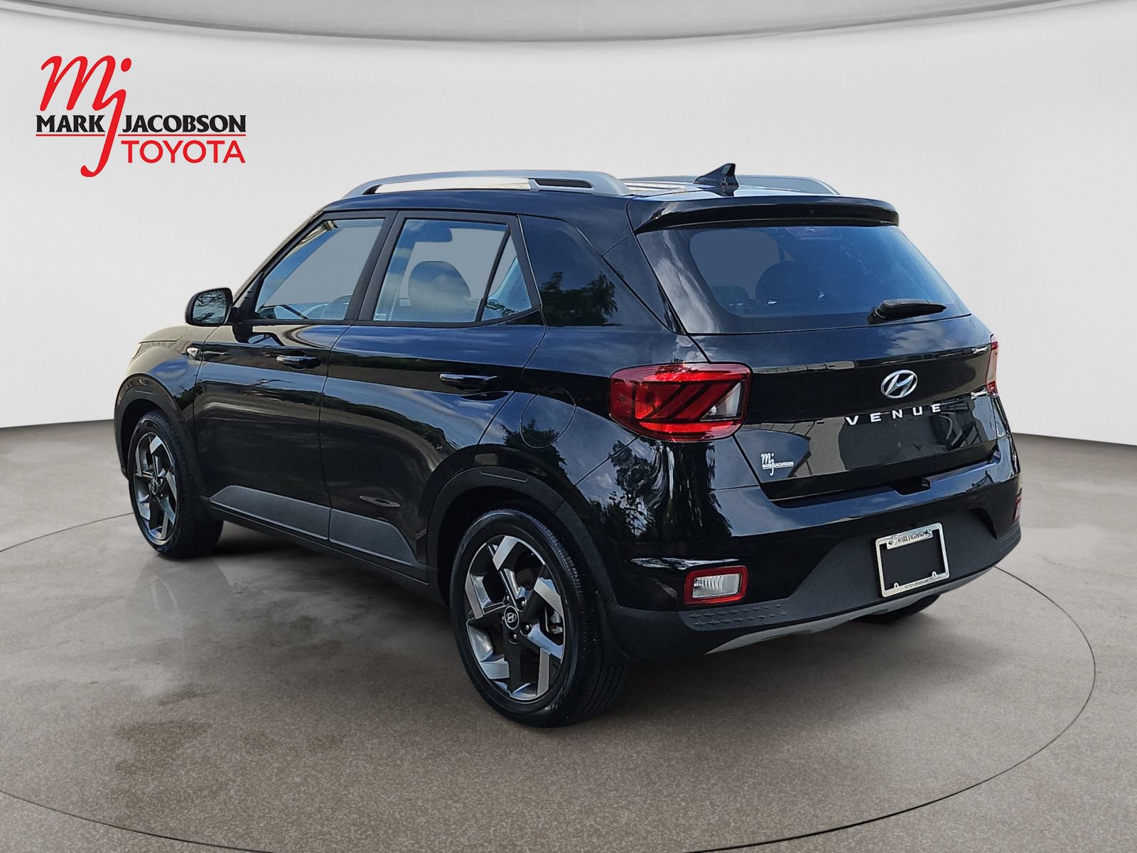 Used 2022 Hyundai Venue SEL FWD image 8