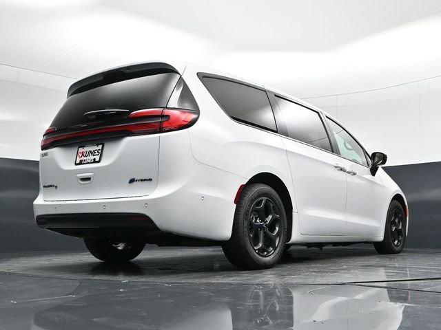 Certified 2024 Chrysler Pacifica Select image 60