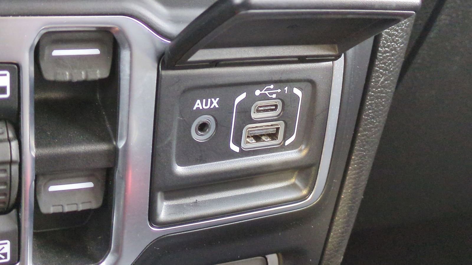 Used 2020 Jeep Wrangler Unlimited Rubicon w/ Dual Top Group image 38