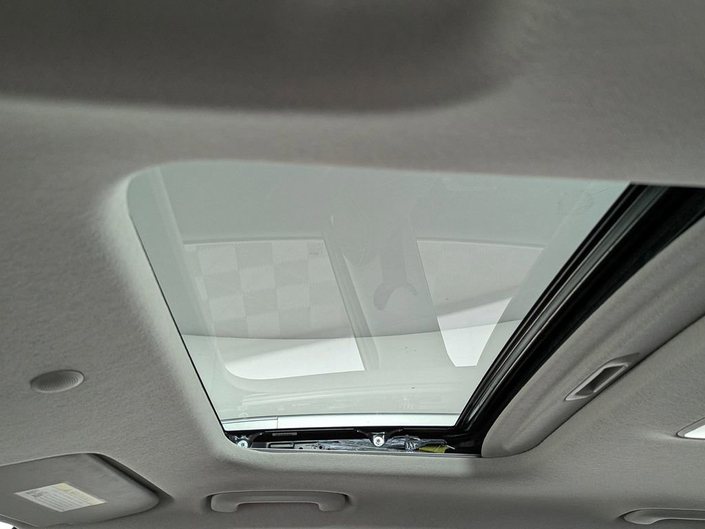 Used 2022 Hyundai Venue SEL w/ Cargo Package FWD image 6