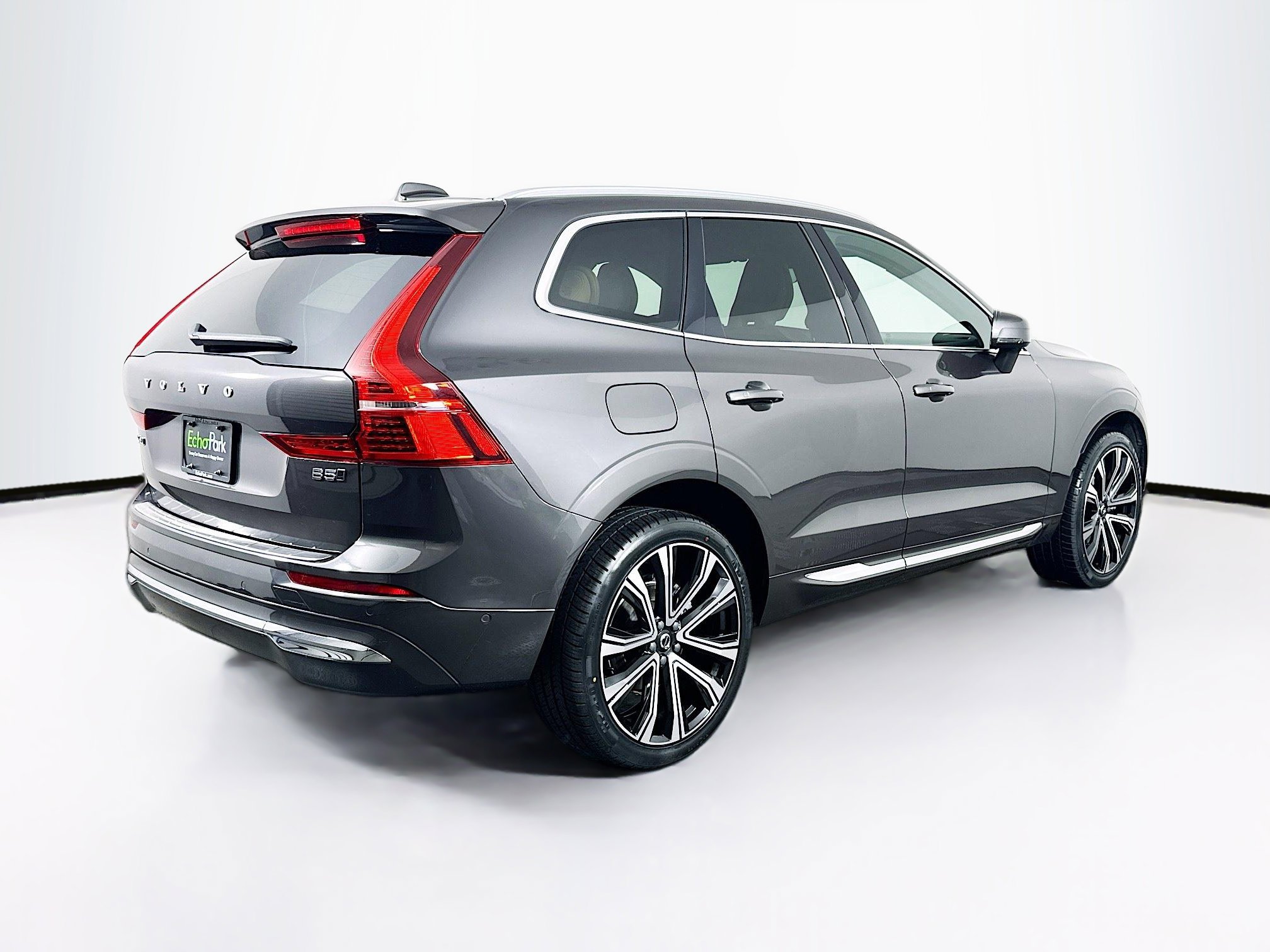 Used 2023 Volvo XC60 B5 Ultimate w/ Climate Package image 9