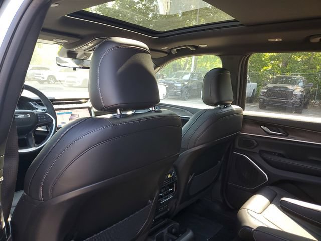 New 2026 Jeep Grand Cherokee L Limited w/ Limited Altitude Package AWD/4WD image 13