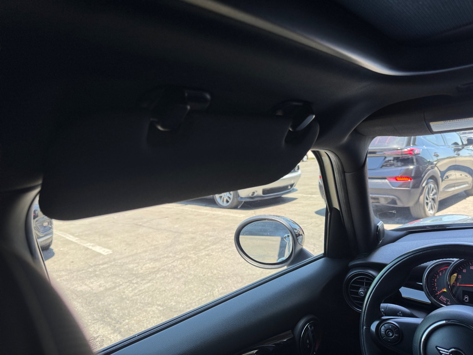 Used 2019 MINI Cooper 4-Door Hardtop w/ Signature Upholstery Package FWD image 17