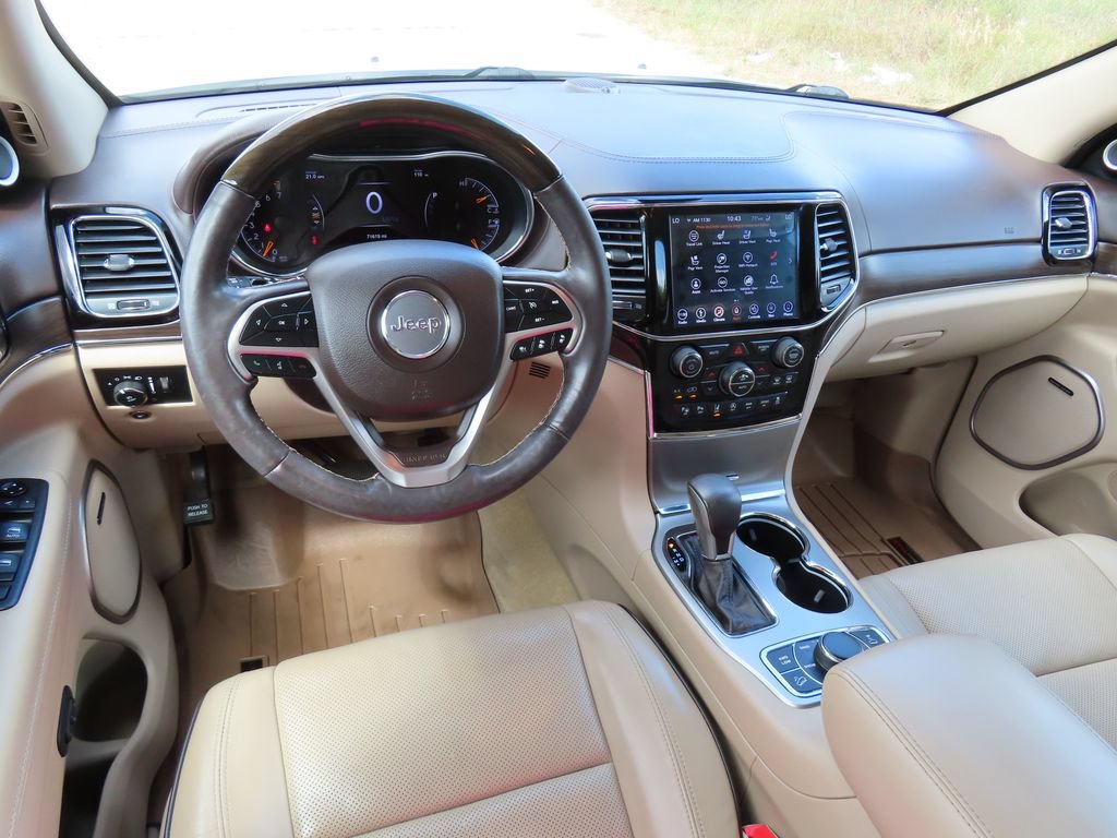 Used 2019 Jeep Grand Cherokee Overland AWD/4WD image 4