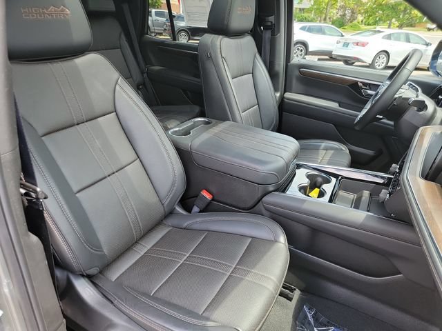Used 2025 Chevrolet Tahoe High Country w/ Sun And Tow Package AWD/4WD image 29