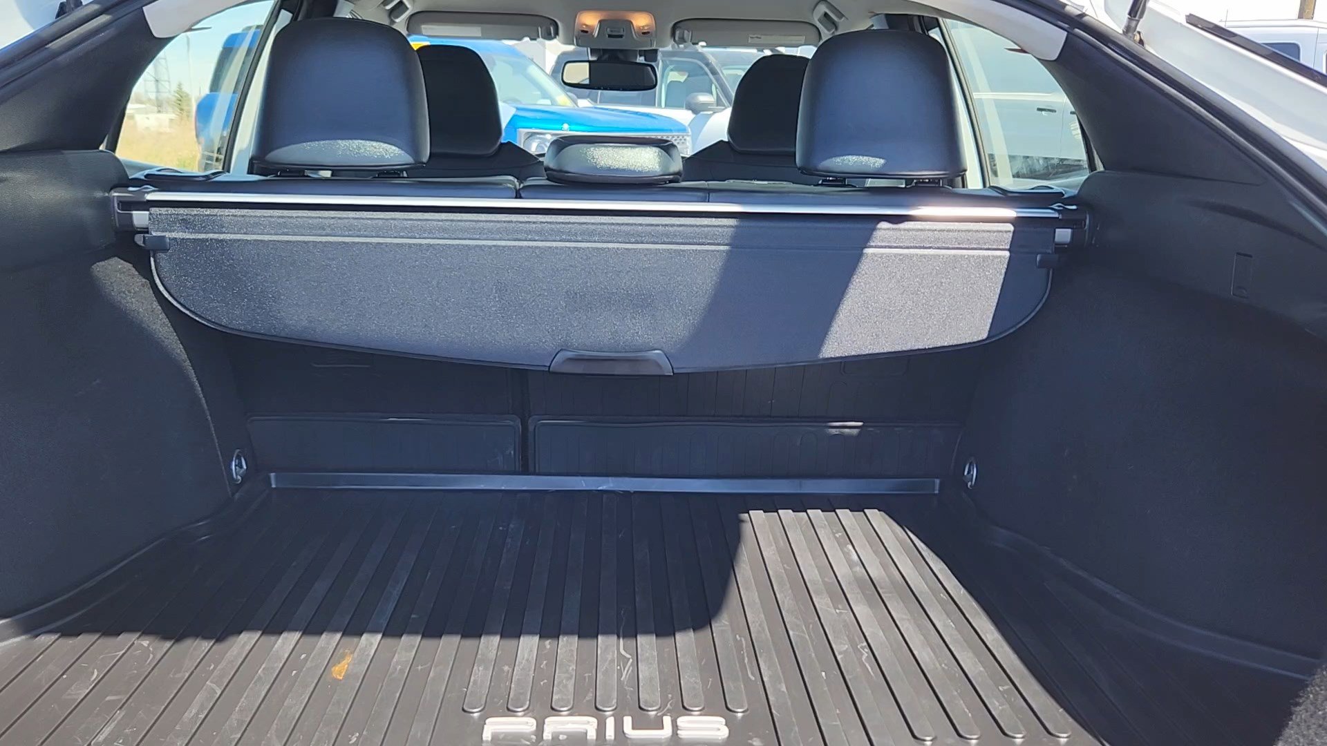 Used 2021 Toyota Prius XLE AWD/4WD image 18