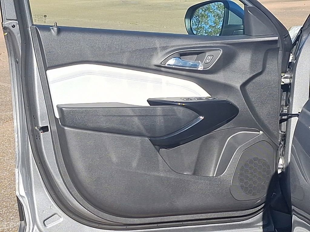 New 2026 Chevrolet Trax LT w/ Driver Confidence Package image 14