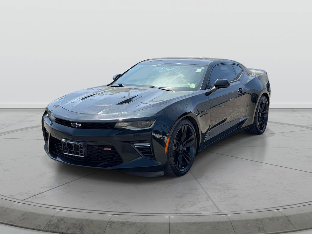 Used 2018 Chevrolet Camaro SS RWD image 3
