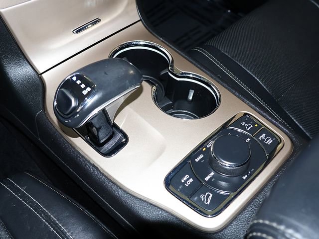 Used 2014 Jeep Grand Cherokee Overland w/ Advanced Technology Group AWD/4WD image 23