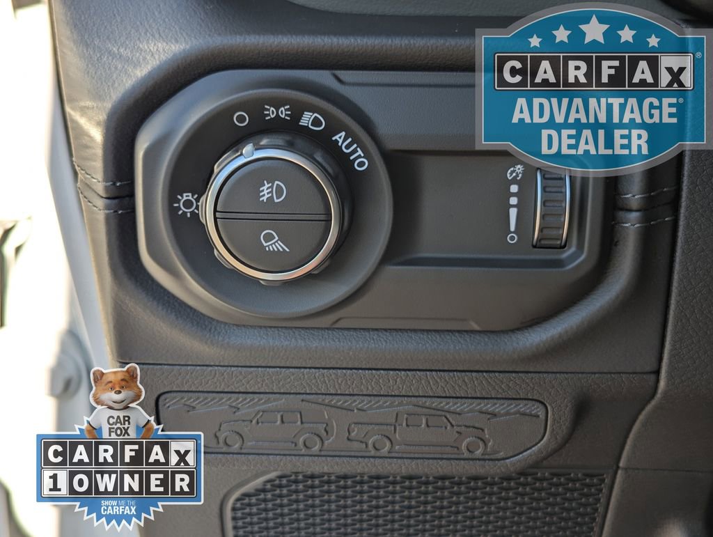 Used 2025 Jeep Gladiator Mojave AWD/4WD image 13