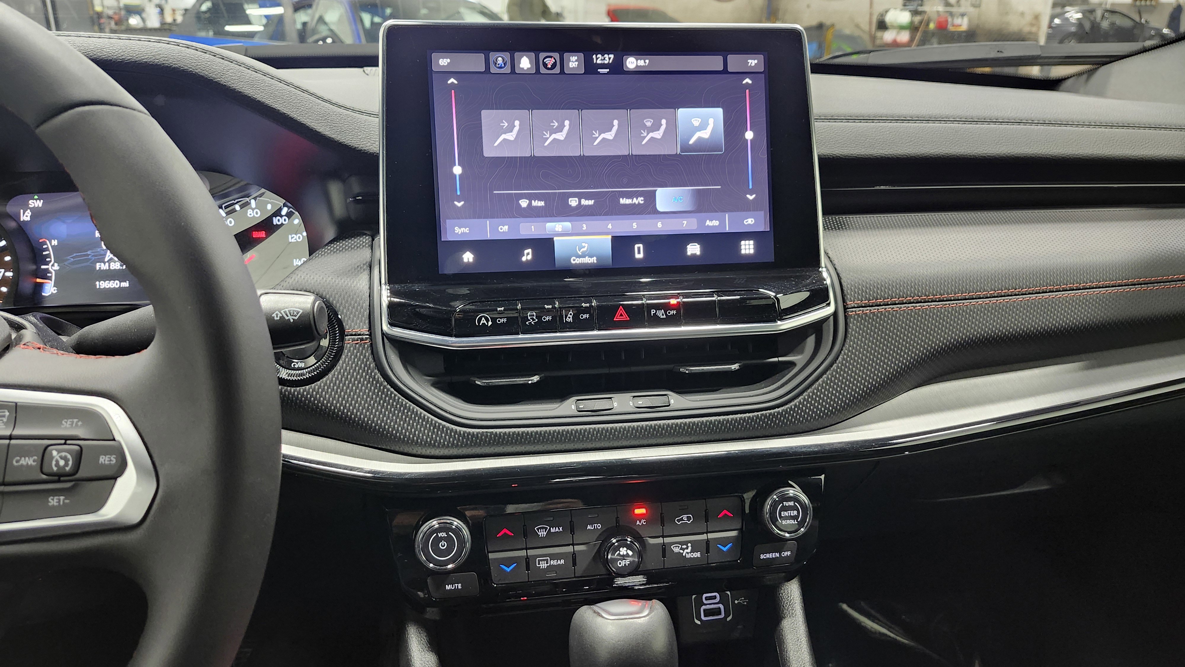 Used 2025 Jeep Compass Trailhawk image 31