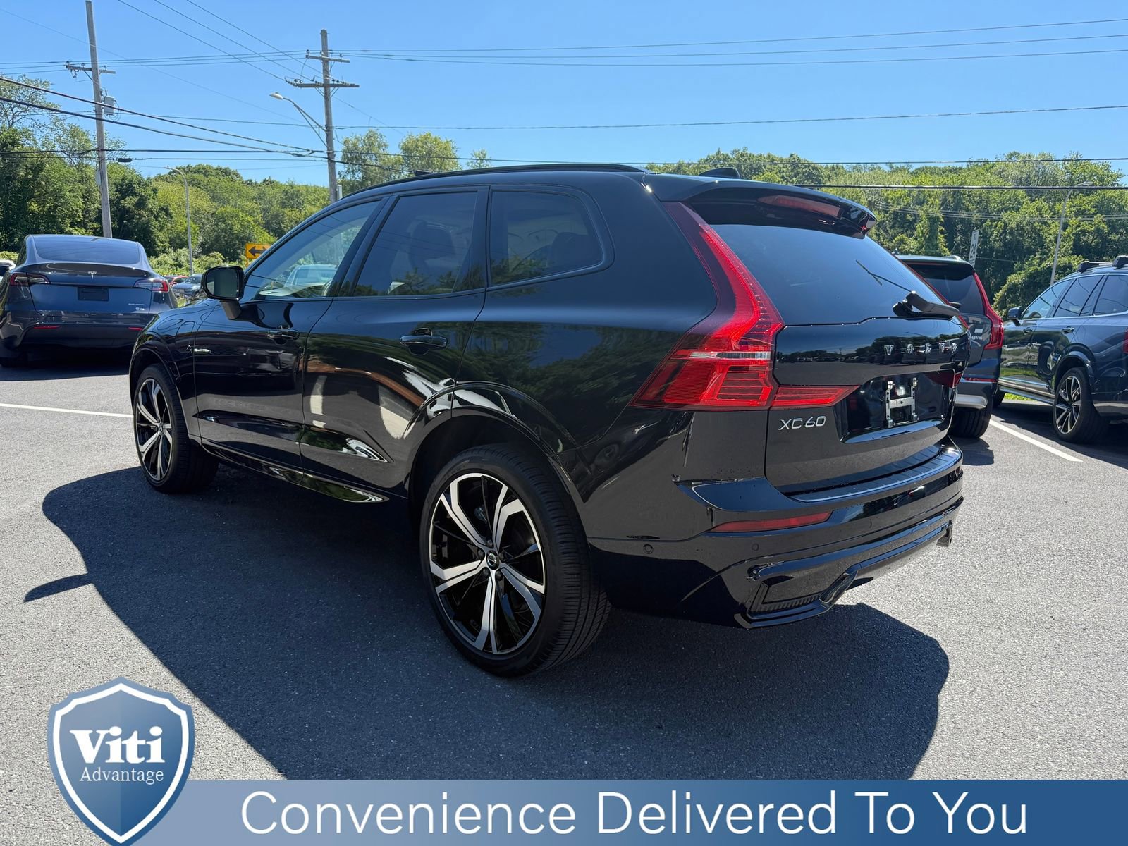 Certified 2024 Volvo XC60 T8 Ultimate w/ Protection Package Premier image 6