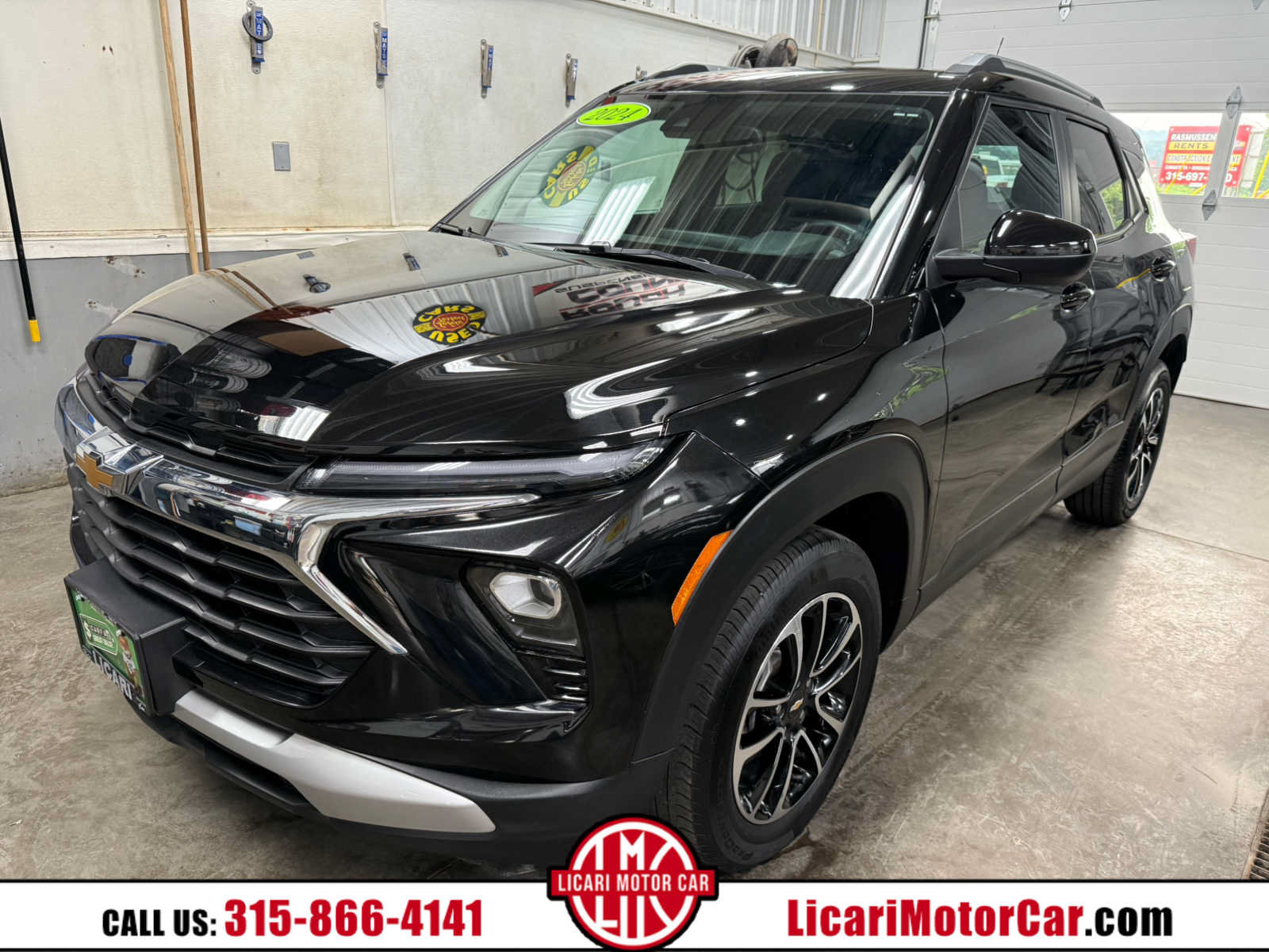Used 2024 Chevrolet TrailBlazer LT w/ Convenience Package AWD/4WD image 1