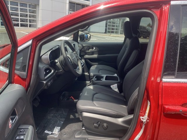 New 2026 Chrysler Voyager LX image 15