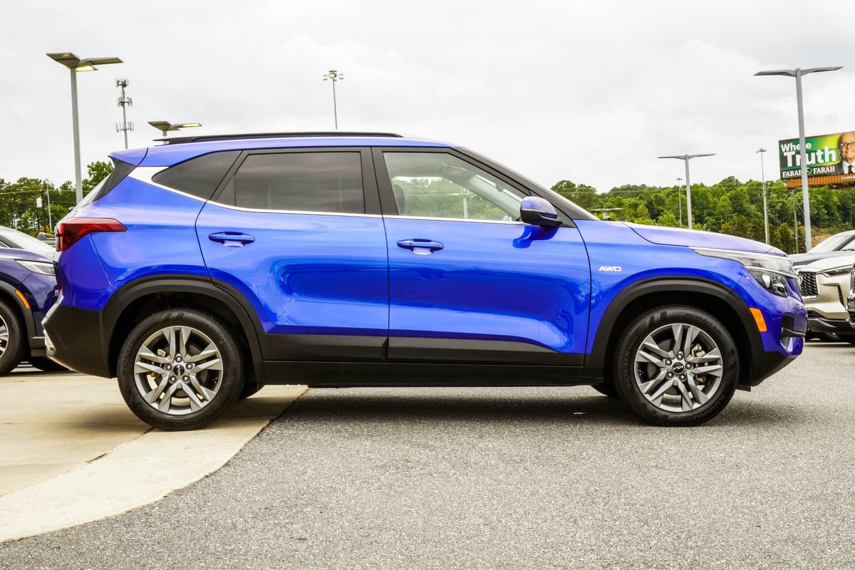 Used 2023 Kia Seltos S w/ Navigation Package AWD/4WD image 6