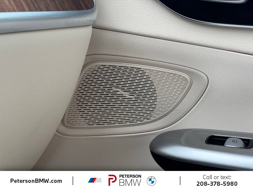 Used 2025 Mercedes-Benz C 300 4MATIC Sedan image 33