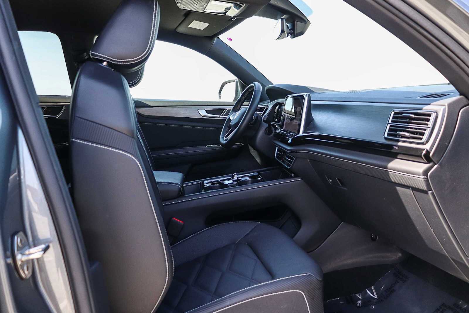 Used 2025 Volkswagen Atlas Cross Sport SE image 15