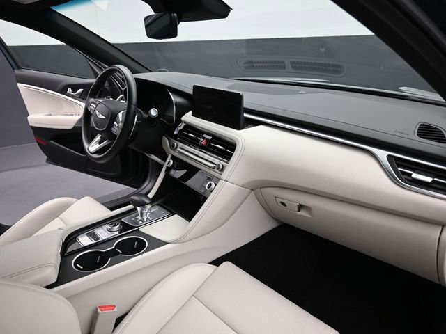 Used 2025 Genesis G70 2.5T image 25