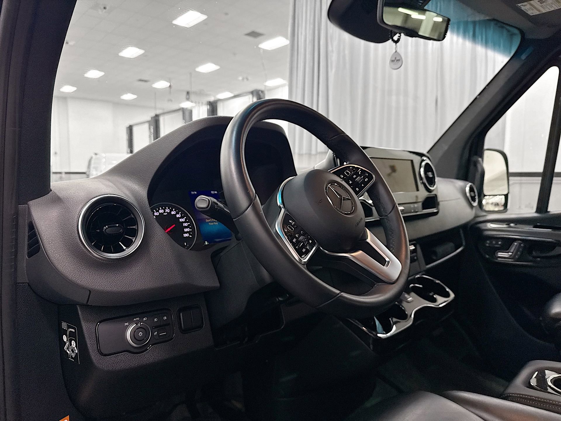 Used 2024 Mercedes-Benz Sprinter 2500 image 10