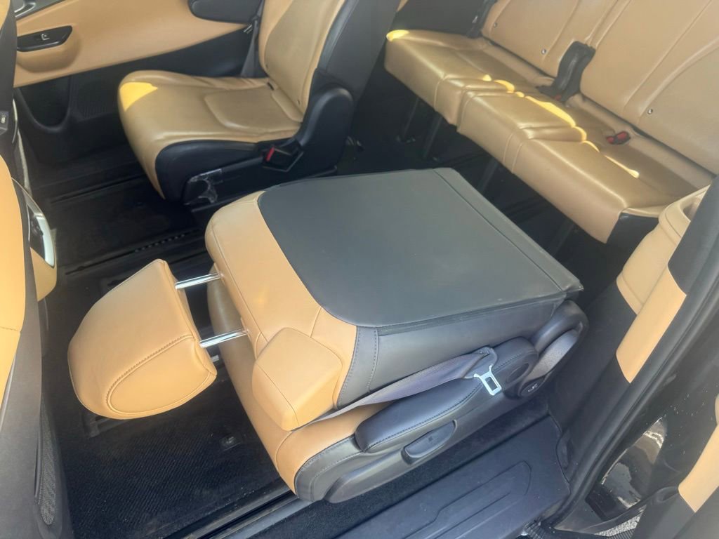 Used 2024 Kia Carnival LX FWD image 28