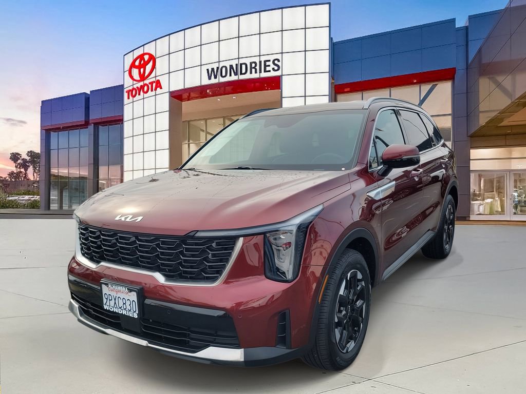 Used 2025 Kia Sorento S image 2