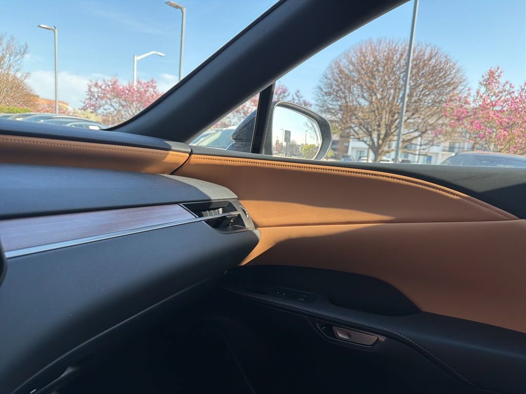 Used 2025 Lexus RX 350 Premium w/ Accessory Package image 33