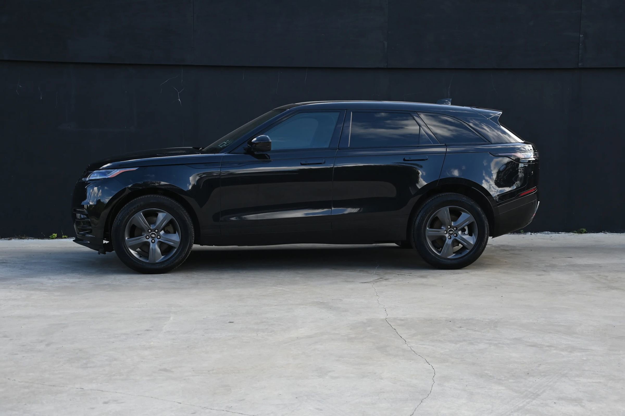 Used 2025 Land Rover Range Rover Velar Dynamic SE image 7