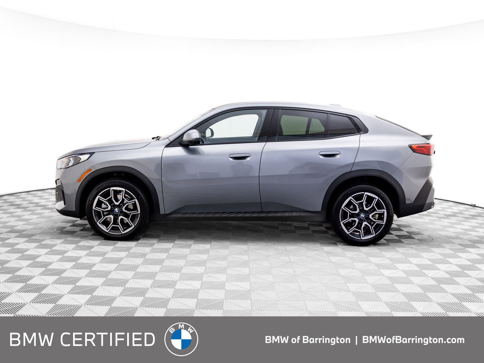 Certified 2025 BMW X2 xDrive28i w/ Premium Package image 2