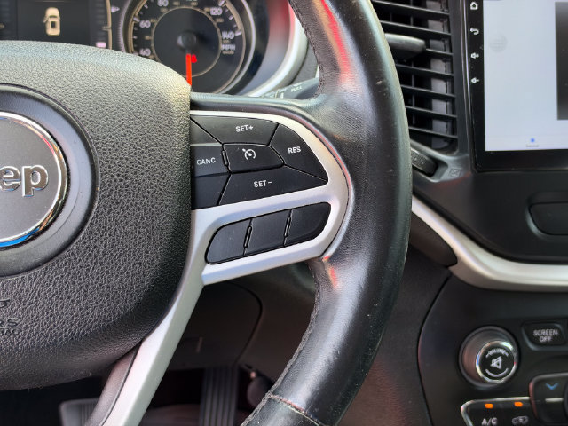 Used 2018 Jeep Cherokee Latitude Plus FWD image 11