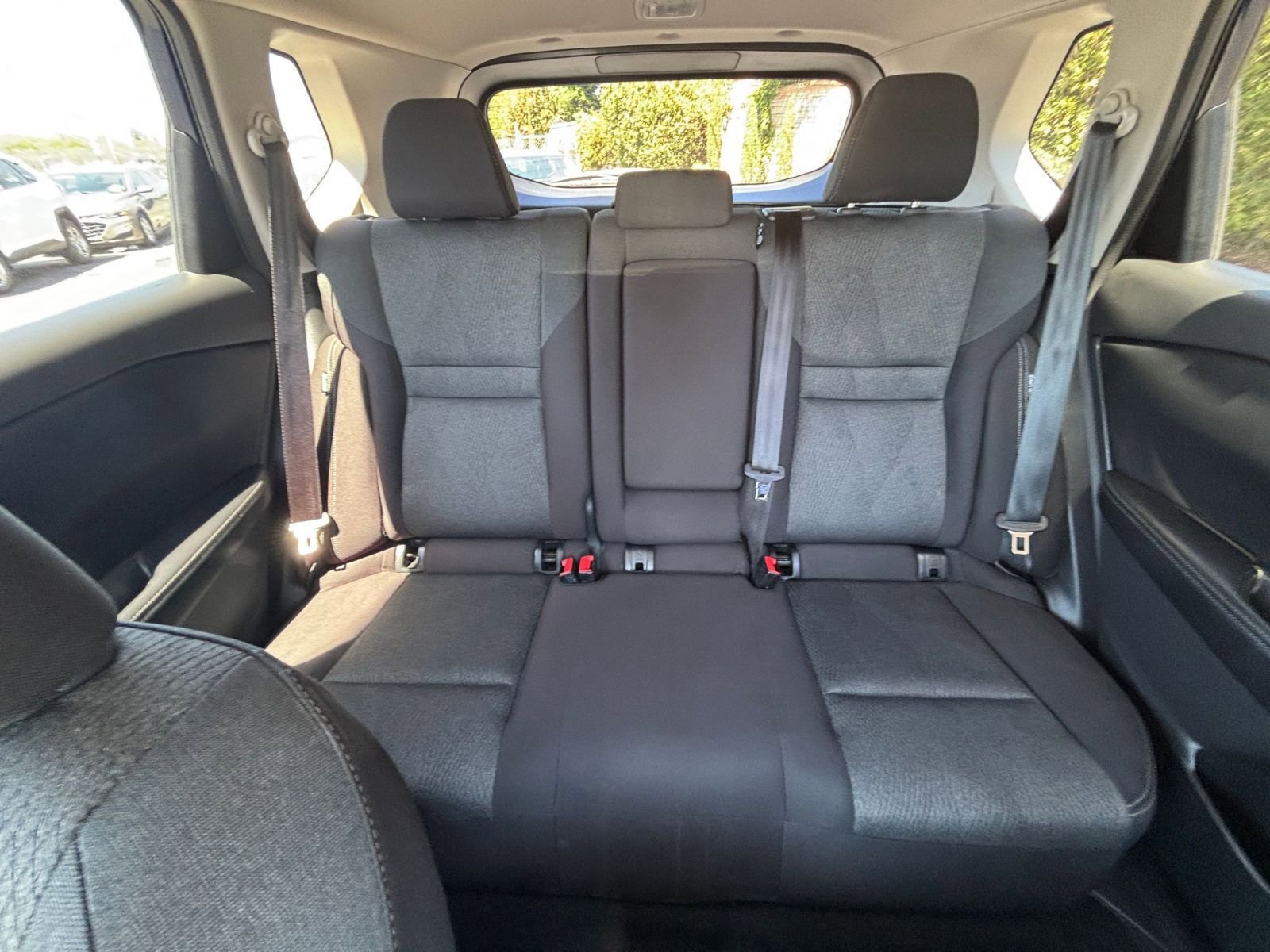 Used 2025 Nissan Rogue SV FWD image 40